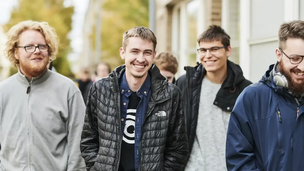 En gruppe af AspIT-elever på walk-and-talk.